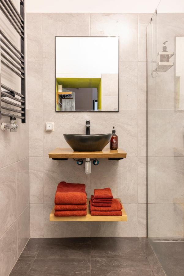 Passage - Spacious In Quiet Historic Part Of Apartamento